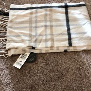 Cashmere plaid scarf. NWT